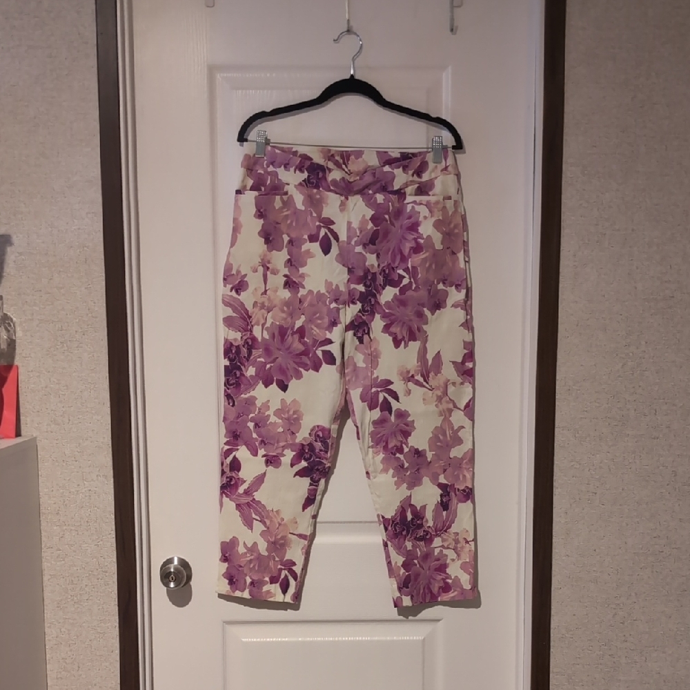 Chico's Floral Cropped Pants, 12